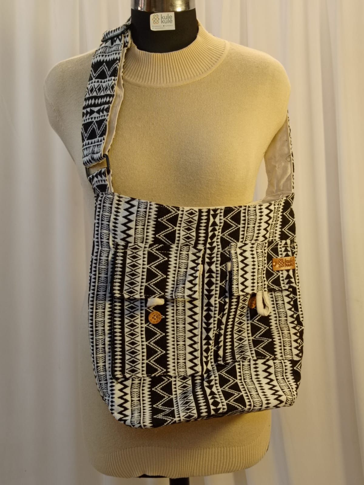 JULEY TOTE JHOLA