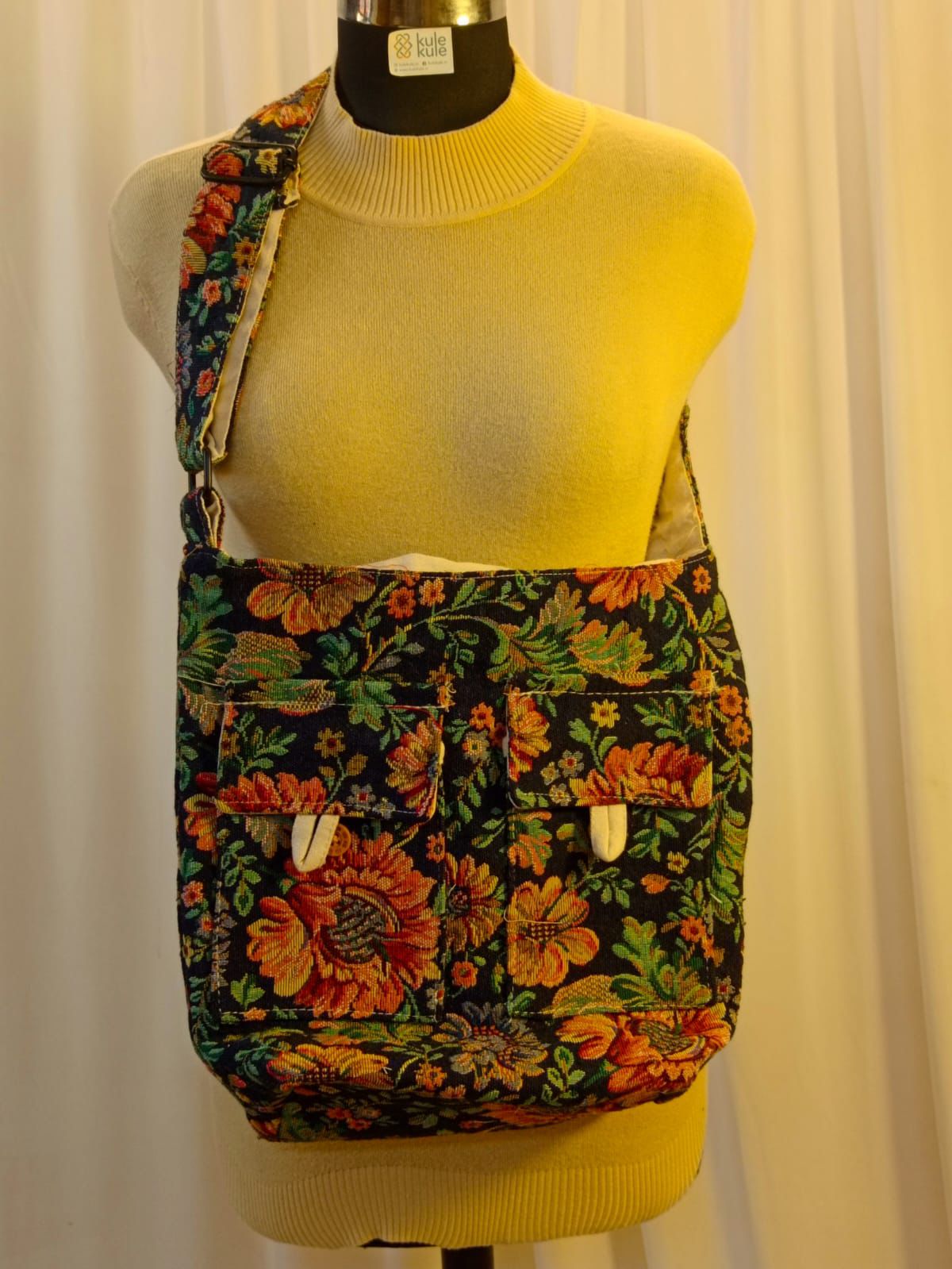 JULEY TOTE JHOLA