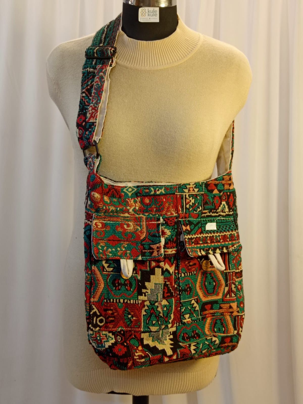 JULEY TOTE JHOLA