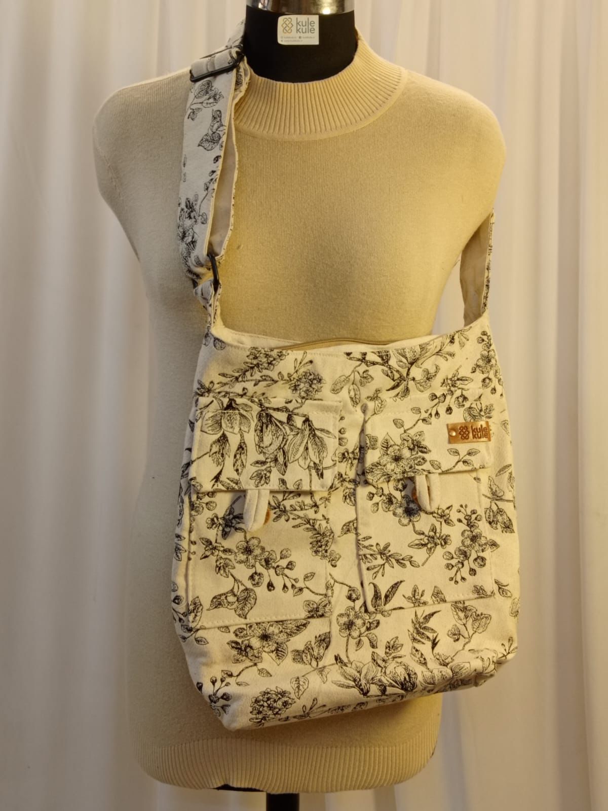 JULEY TOTE JHOLA