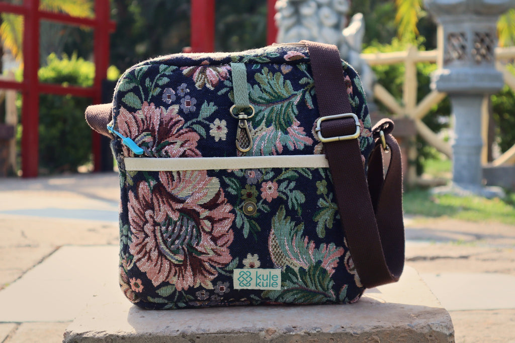 [Navy Floral]