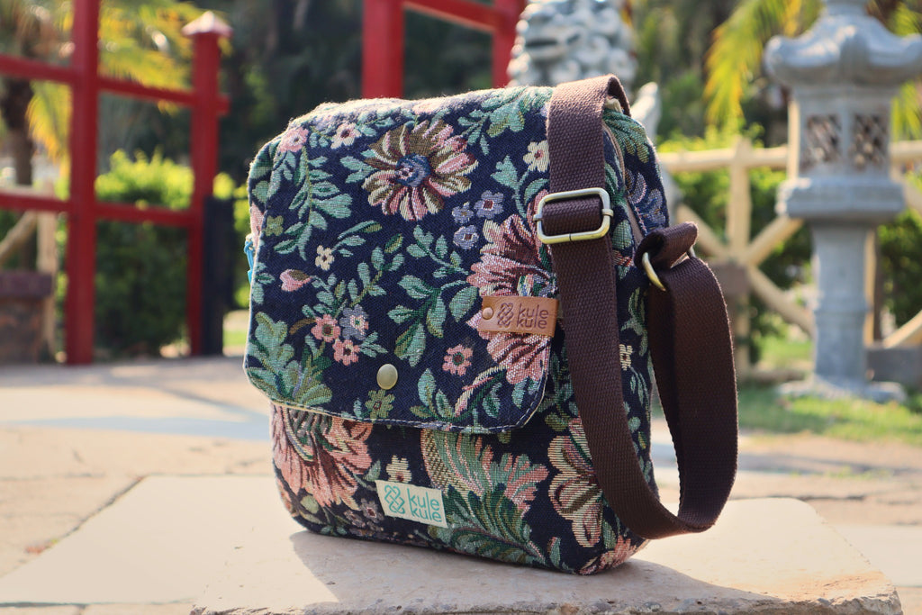 [Navy Floral]