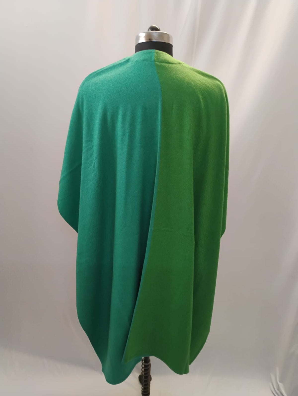 Green Dual Shade Cape