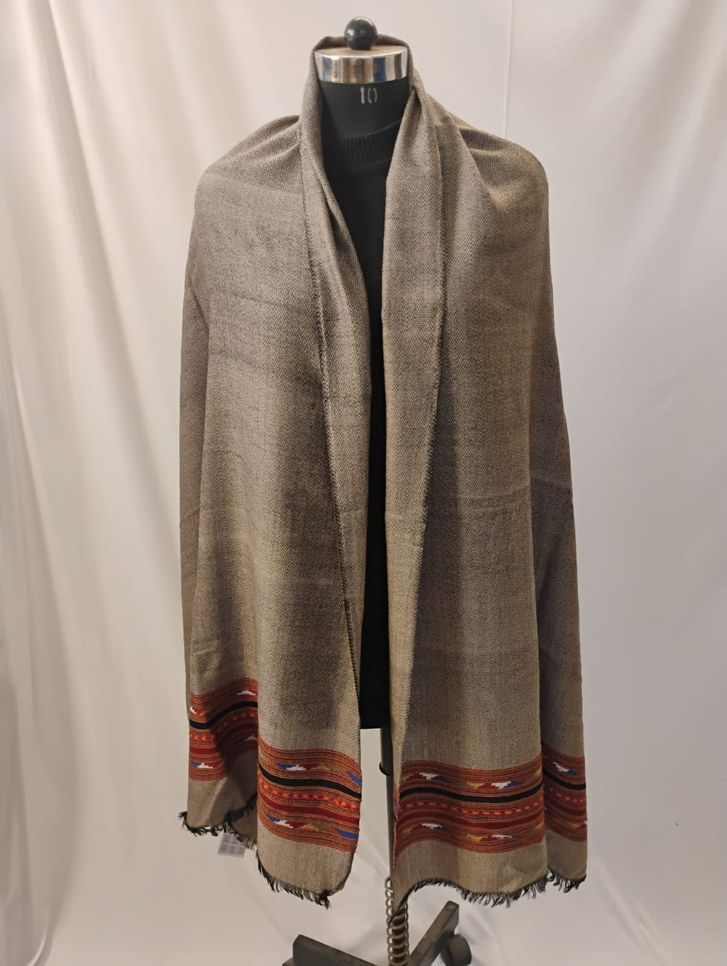 Classic Plain Eco Grey with Mountain Border Stole
